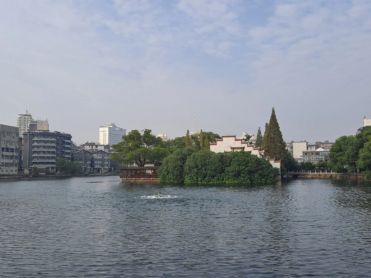 On-site photo 6 of 曲江池