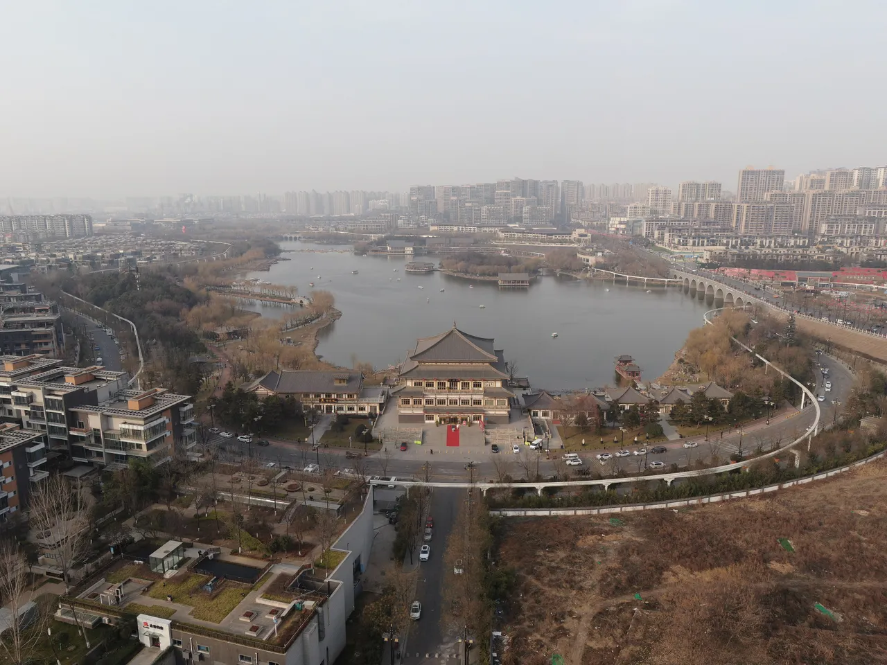 On-site photo 2 of 曲江池